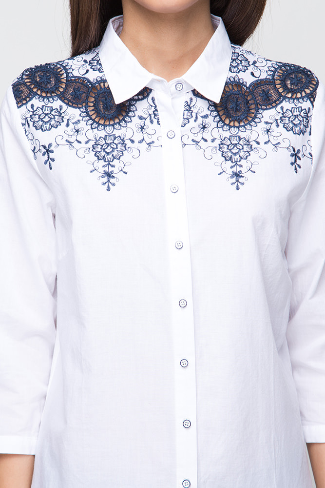 Фото товара 7936, блузка с ажурной вышивкой на плечах