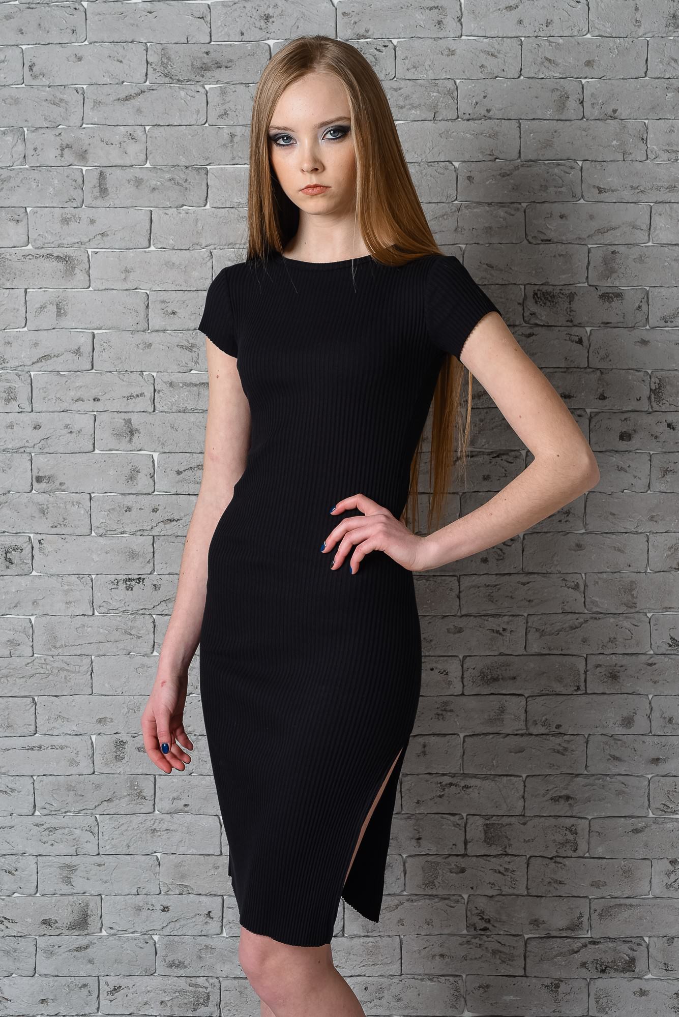 Фото товара 9108, трикотажное платье черного цвета